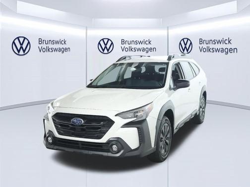 Crystal White Pearl 2023 Subaru Outback Onyx Edition