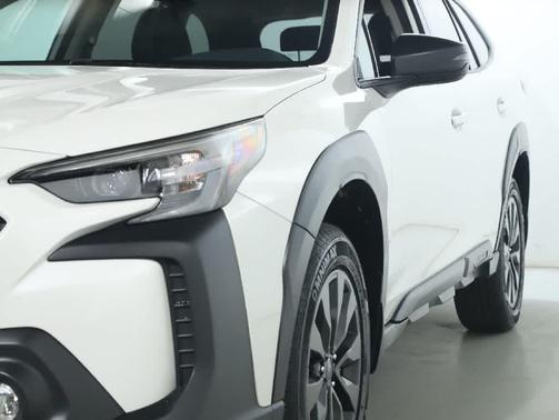 Crystal White Pearl 2023 Subaru Outback Onyx Edition
