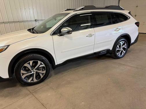 Crystal White Pearl 2021 Subaru Outback Touring XT