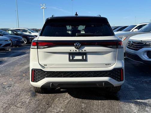 2026 Volkswagen Tiguan 2.0T SE R-Line Black