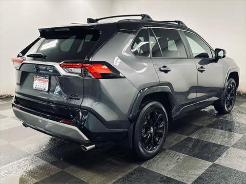 2022 Toyota RAV4 Hybrid SE