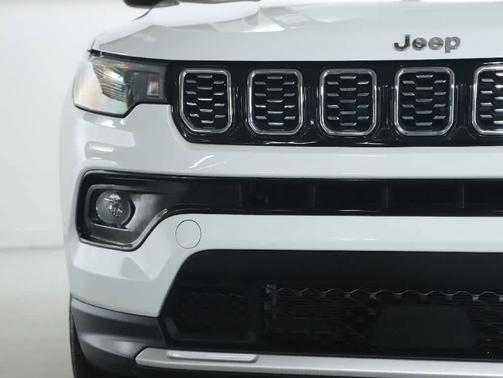 Bright White Clearcoat 2024 Jeep Compass Limited