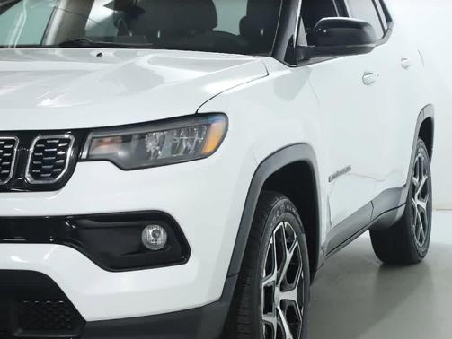 Bright White Clearcoat 2024 Jeep Compass Limited