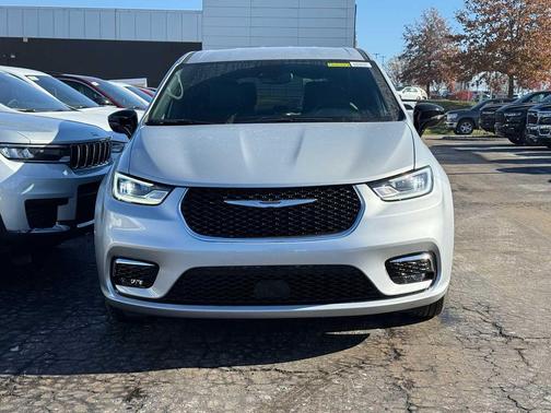 2026 Chrysler Pacifica L