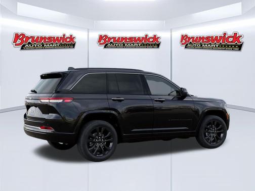 Diamond Black Crystal Pearlcoat 2026 Jeep Grand Cherokee Limited