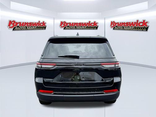 Diamond Black Crystal Pearlcoat 2025 Jeep Grand Cherokee Limited