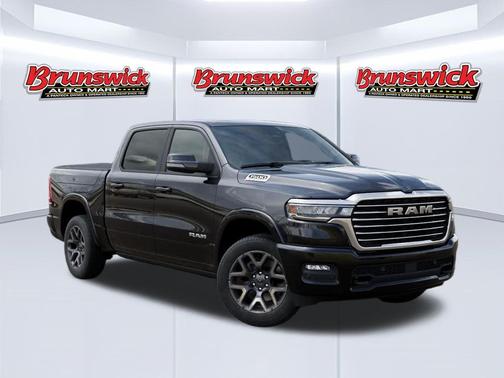 Diamond Black Crystal Pearlcoat 2026 RAM 1500 Laramie