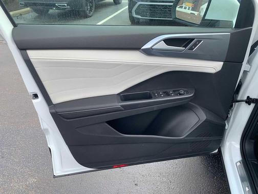 2025 Volkswagen Taos 1.5T SEL