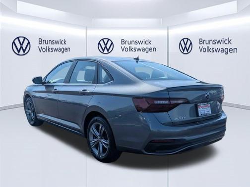 Platinum Gray Metallic 2023 Volkswagen Jetta 1.5T SE