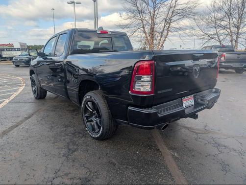 Diamond Black Crystal Pearlcoat 2023 RAM 1500 Big Horn/Lone Star