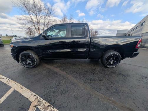 Diamond Black Crystal Pearlcoat 2023 RAM 1500 Big Horn/Lone Star