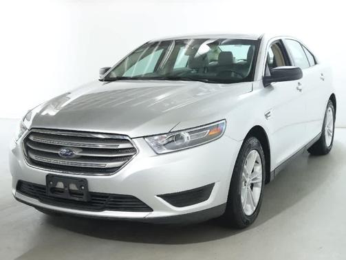 2017 Ford Taurus SE