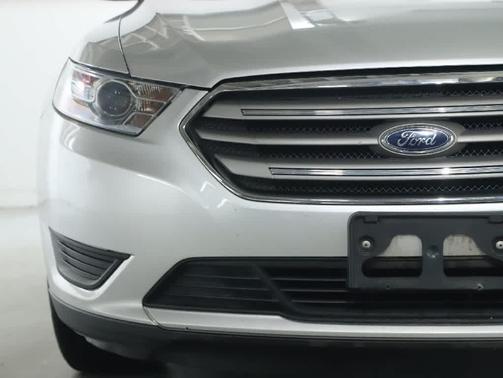 2017 Ford Taurus SE