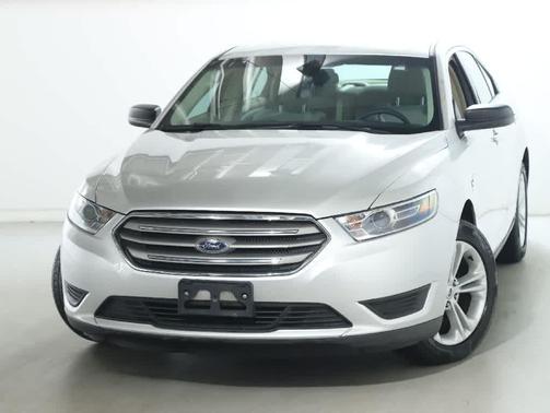 2017 Ford Taurus SE