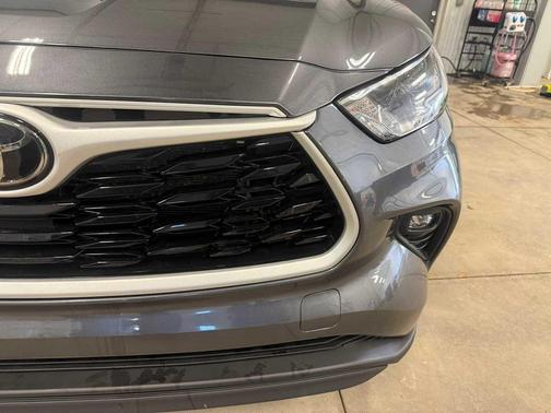 Magnetic Gray Metallic 2023 Toyota Highlander XLE