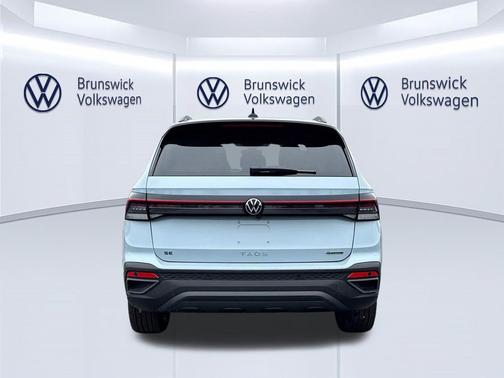 Monument Gray w/Deep Black Roof 2026 Volkswagen Taos SE Black