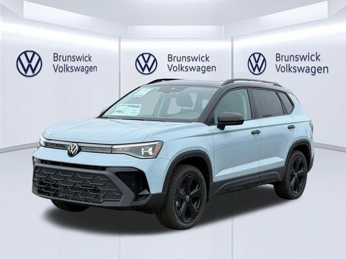 Monument Gray w/Deep Black Roof 2026 Volkswagen Taos SE Black