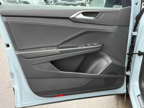 Monument Gray w/Deep Black Roof 2026 Volkswagen Taos SE Black