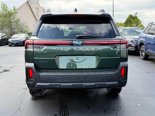 Deep Emerald Green Pearl 2026 Subaru Outback Limited XT