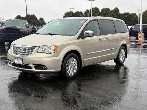 2015 Chrysler Town & Country Limited Platinum