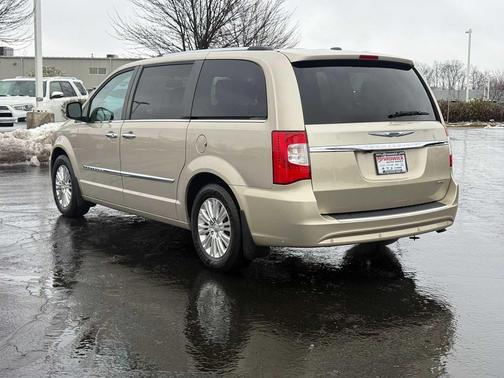2015 Chrysler Town & Country Limited Platinum