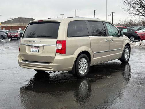 2015 Chrysler Town & Country Limited Platinum