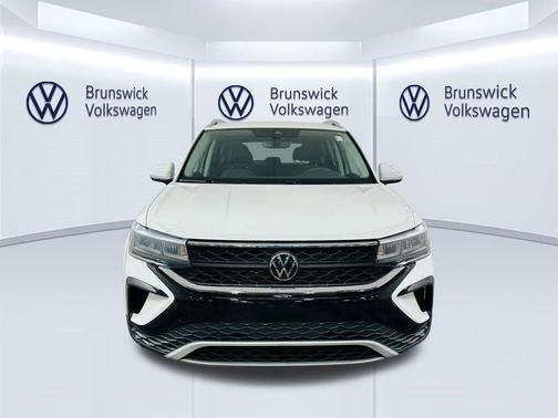 Pure White 2023 Volkswagen Taos 1.5T SE