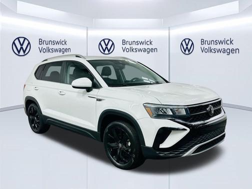 Pure White 2023 Volkswagen Taos 1.5T SE