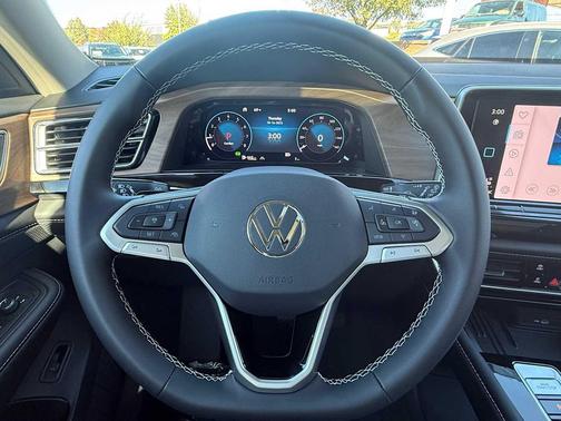2026 Volkswagen Atlas 2.0T SE w/Technology 4MOTION