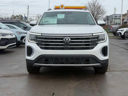 Opal White Pearl 2026 Volkswagen Atlas 2.0T SE w/Technology 4MOTION