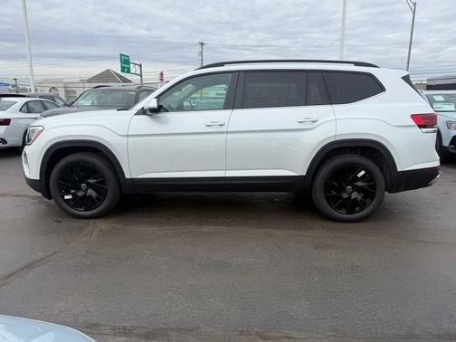 Opal White Pearl 2026 Volkswagen Atlas 2.0T SE w/Technology 4MOTION