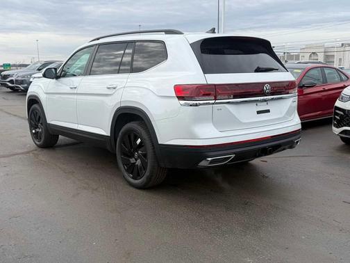 Opal White Pearl 2026 Volkswagen Atlas 2.0T SE w/Technology 4MOTION