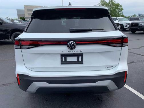 2025 Volkswagen Tiguan 2.0T SE 4MOTION