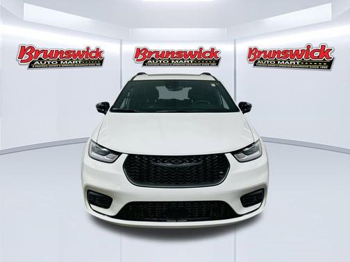 Bright White Clearcoat 2023 Chrysler Pacifica Limited