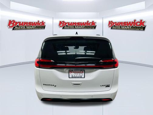 Bright White Clearcoat 2023 Chrysler Pacifica Limited
