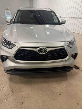 Celestial Silver Metallic 2023 Toyota Highlander XLE
