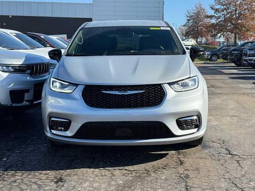 2026 Chrysler Pacifica L