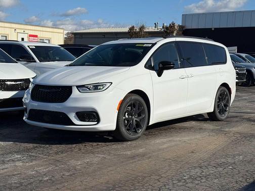 2026 Chrysler Pacifica L