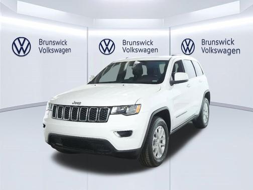 Bright White Clearcoat 2021 Jeep Grand Cherokee Laredo