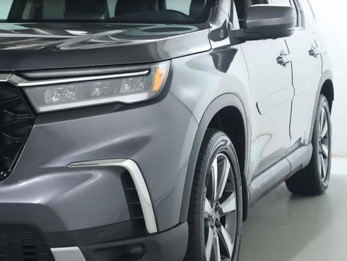 Modern Steel Metallic 2024 Honda Pilot Elite