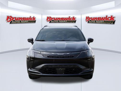 Diamond Black Crystal Pearlcoat 2027 Chrysler Pacifica Limited