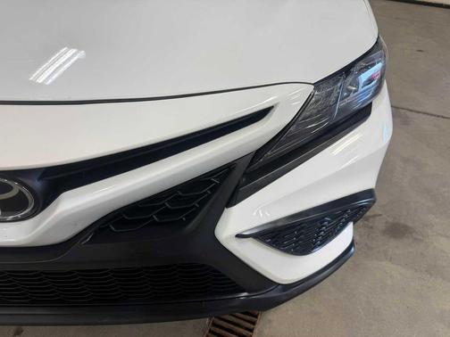 Ice Cap 2023 Toyota Camry SE