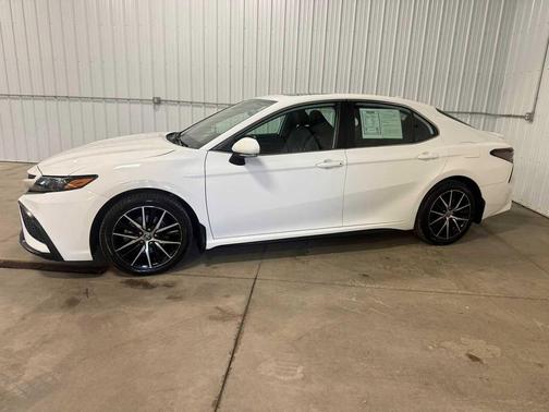 Ice Cap 2023 Toyota Camry SE