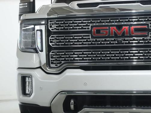 White Frost Tricoat 2023 GMC Sierra 2500 Denali