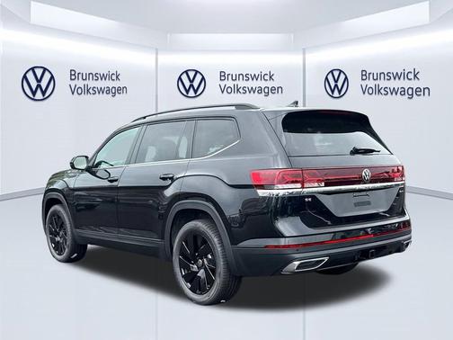 Deep Black Pearl 2026 Volkswagen Atlas 2.0T SE w/Technology 4MOTION