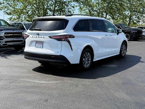 White 2022 Toyota Sienna LE