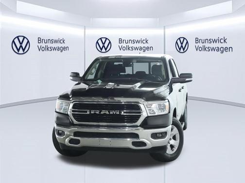 Diamond Black Crystal Pearlcoat 2020 RAM 1500 Big Horn/Lone Star