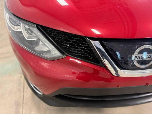 Palatial Ruby 2018 Nissan Rogue Sport SV