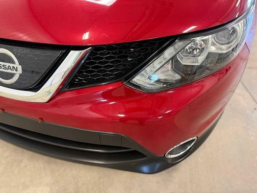 Palatial Ruby 2018 Nissan Rogue Sport SV
