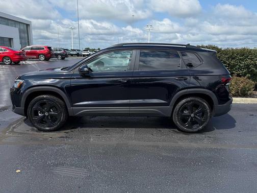 2025 Volkswagen Taos 1.5T SE Black
